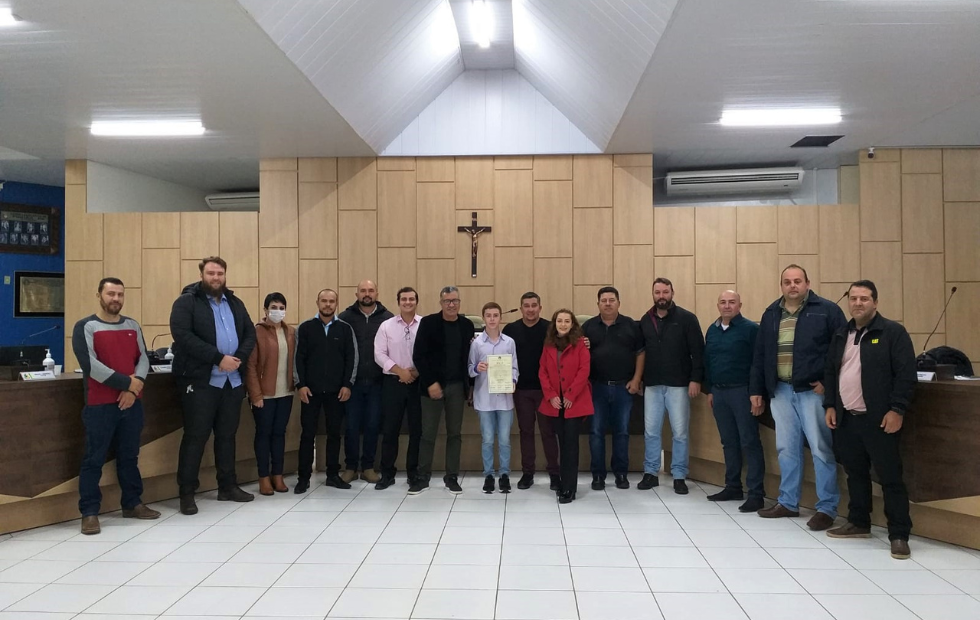 A Câmara de Vereadores homenageia o jovem estudante Alan José Martins 