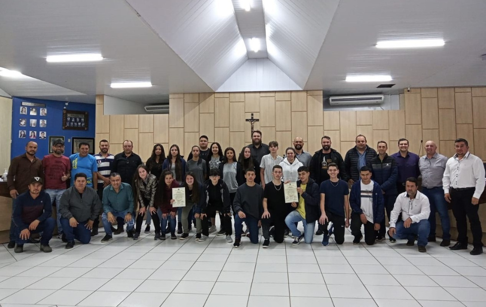 Câmara Homenageia atletas das Equipes de Futsal Feminino e Voleibol Masculino, Campeãs da 35ª Edição dos Jogos da Juventude do Paraná.  