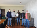 Câmara realiza entrega do Plano Diretor à Prefeitura Municipal de Pinhão Câmara realiza entrega do Plano Diretor à Prefeitura Municipal de Pinhão