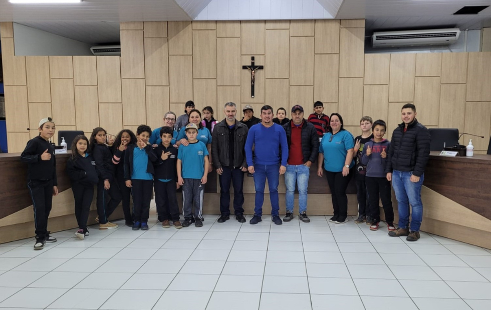 Câmara recebe a visita dos alunos da Escola Municipal João José Zattar