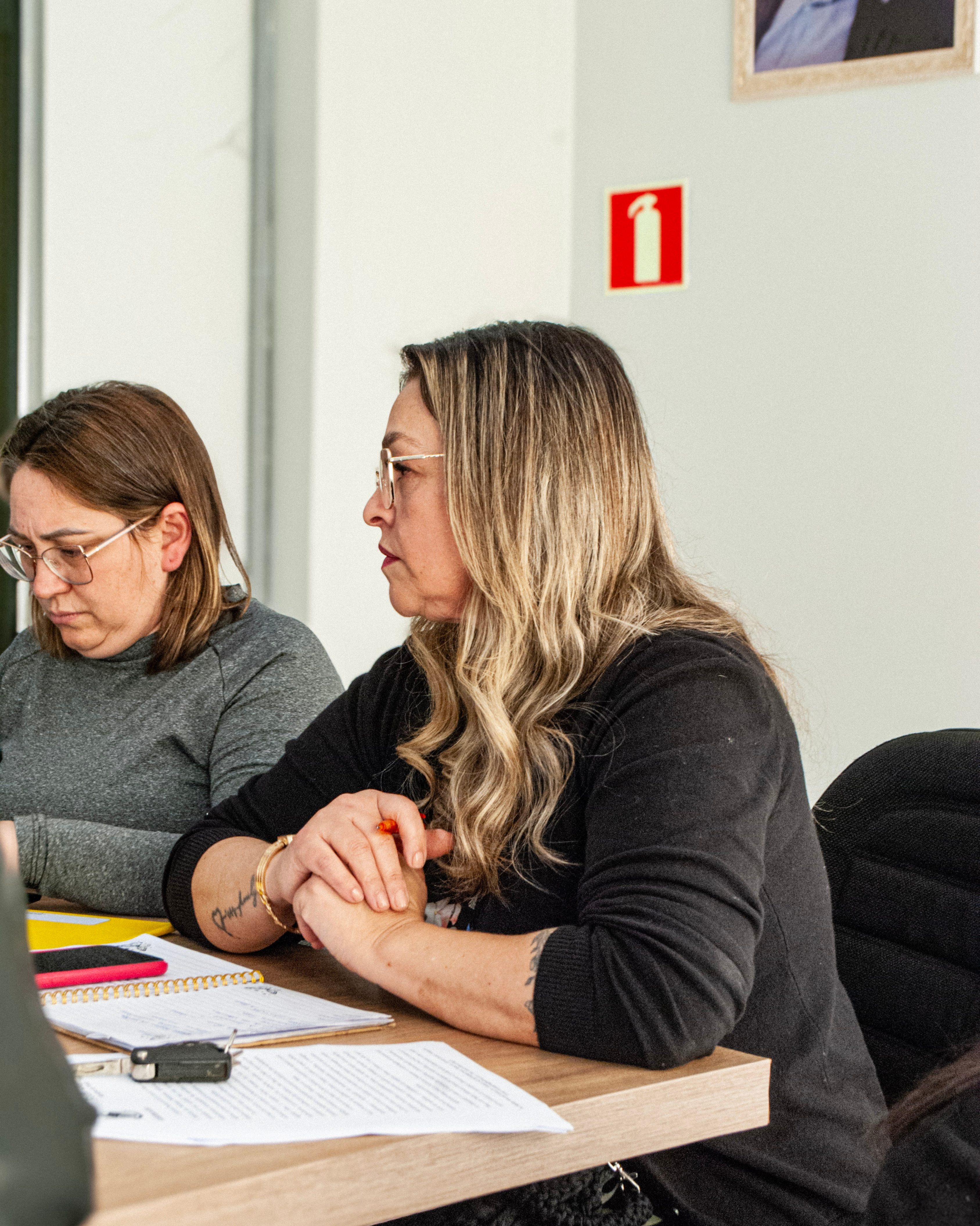 Procuradoria da Mulher realiza reunião com presença da Secretaria da Mulher e CRAS